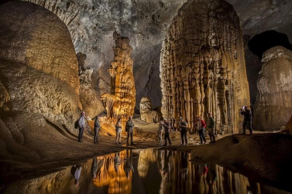 Hang Sơn Đoòng - địa điểm tham quan chỉ cách Bãi Đá Nhảy 55km